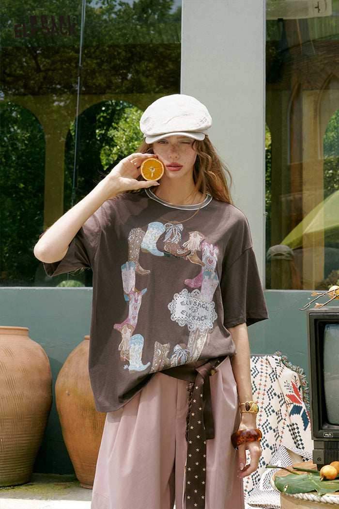 ELFSACK Contrast Neck Cowboy Boot Graphic Tee