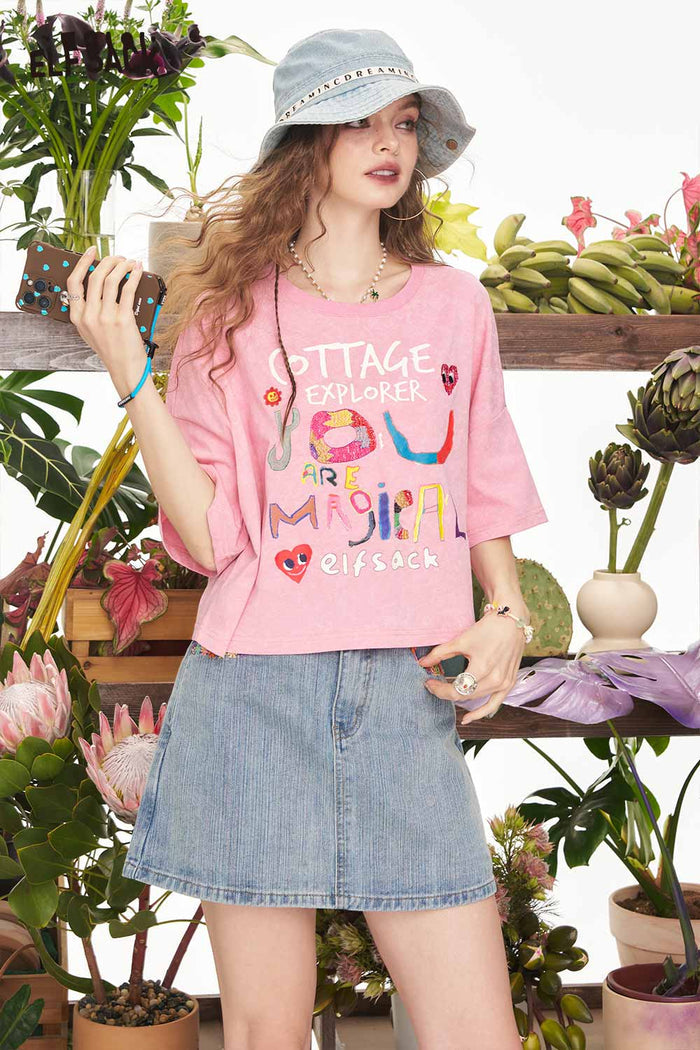 ELFSACK Cute Colorful Letter Print Cropped Tee