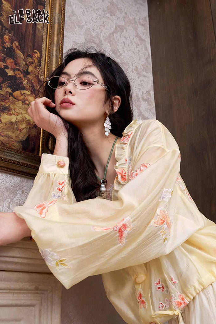 ELFSACK Floral Frog Button Ruffle Blouse