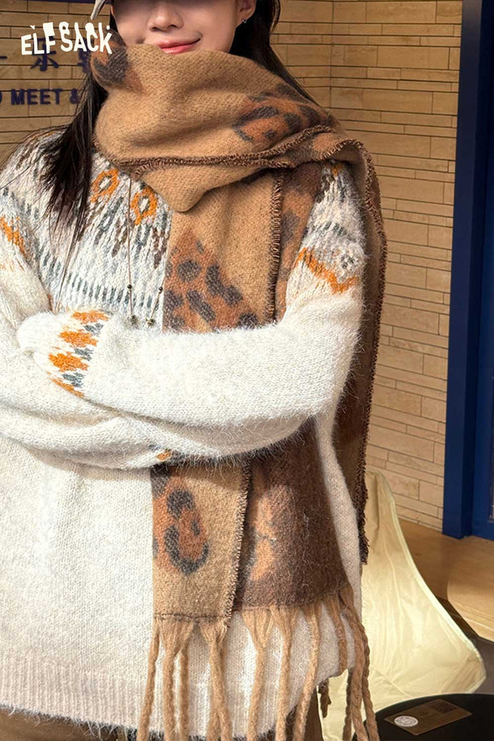 ELFSACK Leopard Heart Graphic Double Sided Fringe Scarf