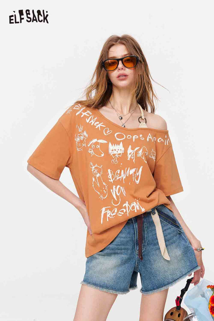 ELFSACK Off-Shoulder Graffiti Print Oversized Tee