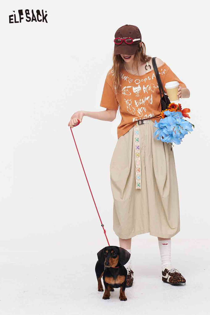 ELFSACK Off-Shoulder Graffiti Print Oversized Tee