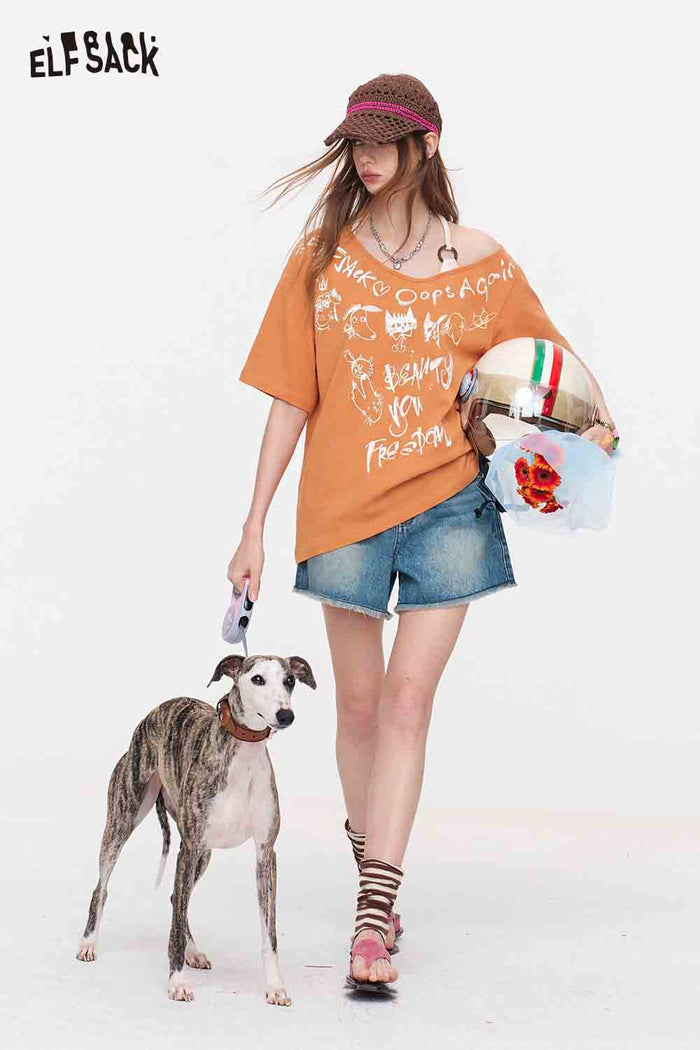 ELFSACK Off-Shoulder Graffiti Print Oversized Tee