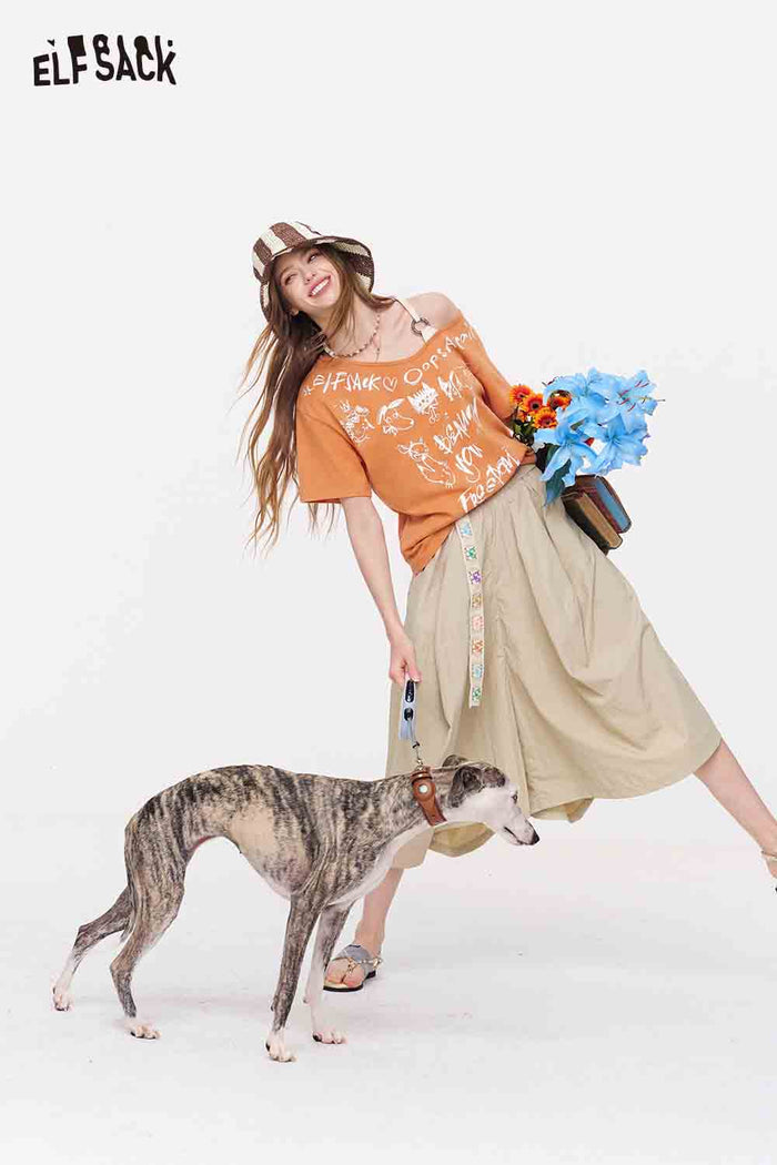 ELFSACK Off-Shoulder Graffiti Print Oversized Tee