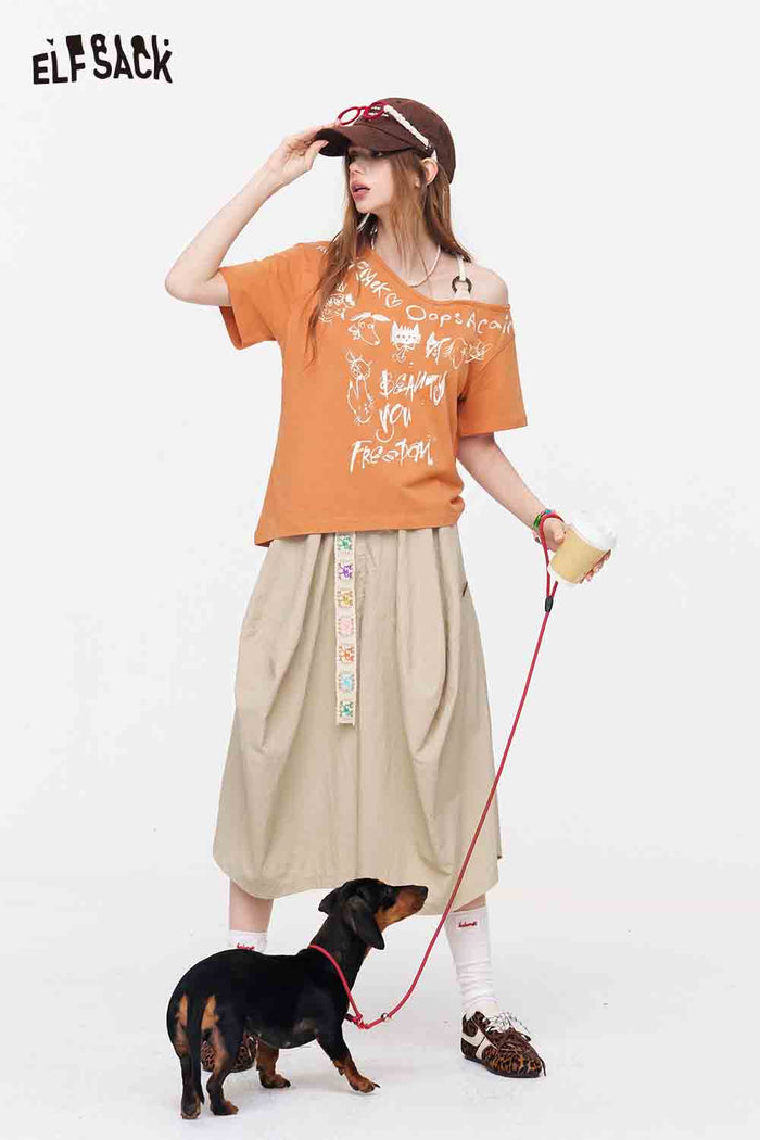 ELFSACK Off-Shoulder Graffiti Print Oversized Tee