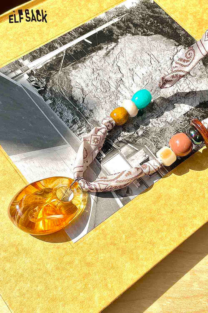 ELFSACK Ribbon Amber Resin Necklace