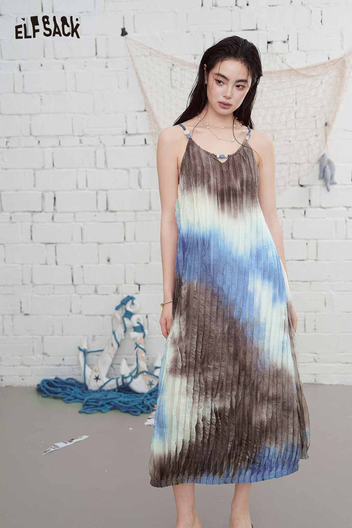 ELFSACK Tie-Dye Pleated Halter Neck Maxi Dress