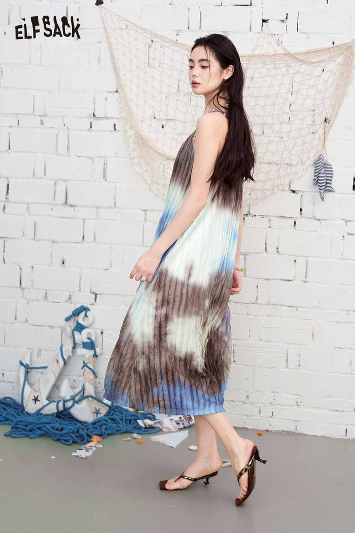 ELFSACK Tie-Dye Pleated Halter Neck Maxi Dress