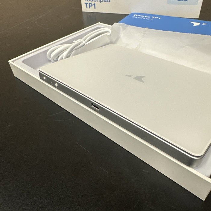 8904773